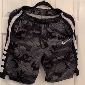 Nike Dri Fit Boys XL Black Camo Athletic Shorts